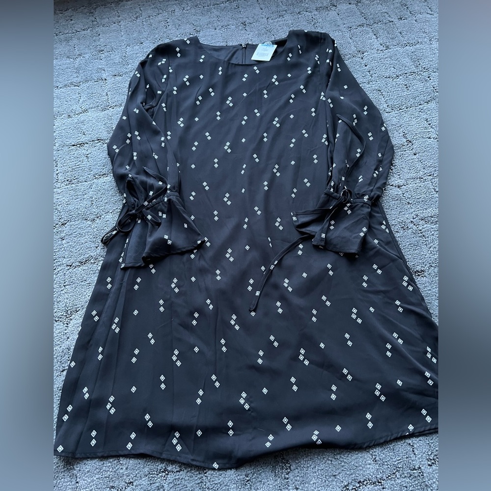 Bobeau black and white lined long sleeve dress